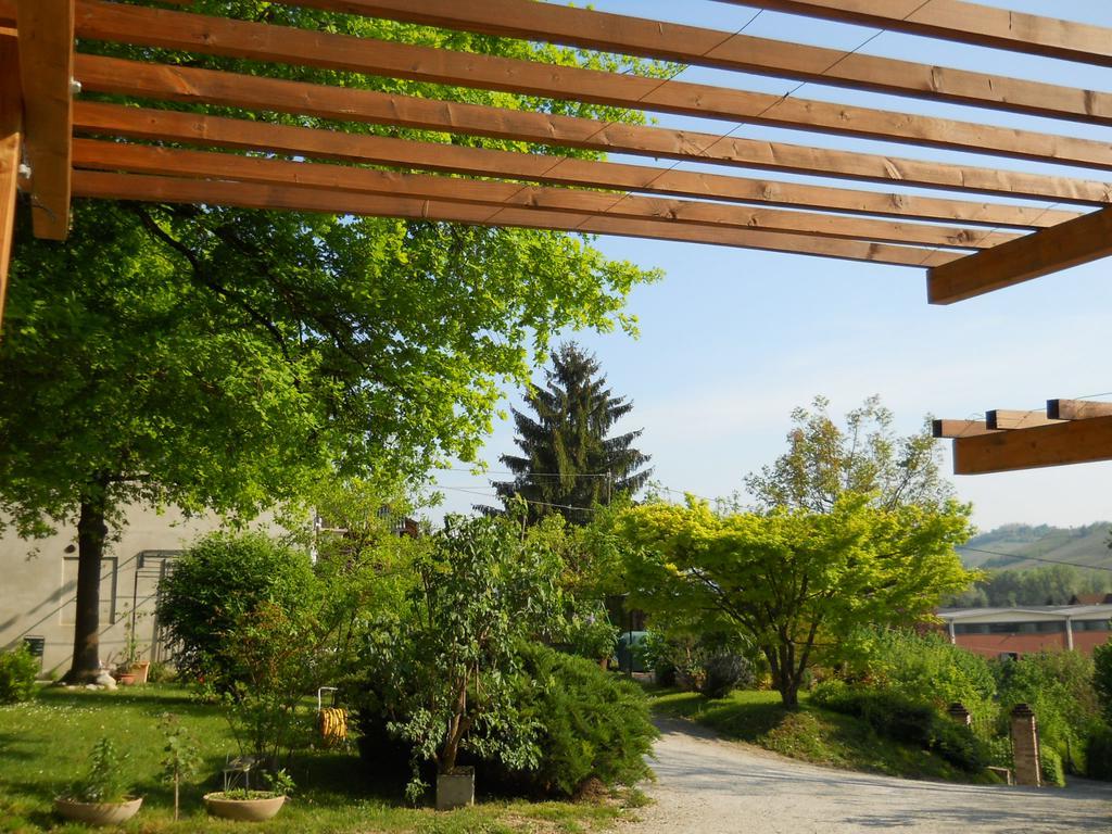 Tenuta Calabiana Diano dʼAlba Exteriör bild